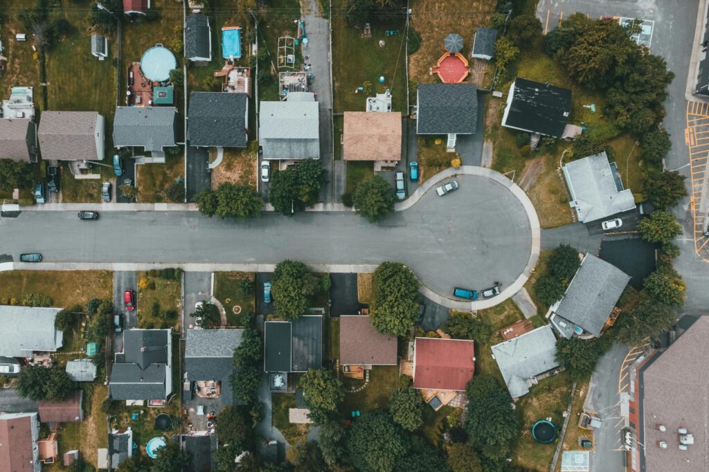 erial view of a residential cul-de-sac with a circular turning area and houses arranged around it.